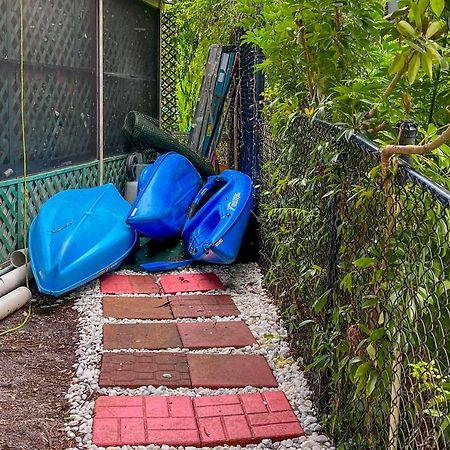 Pams Mermaid House With Riverfront Yard And Lanai! Weeki Wachee Exterior foto