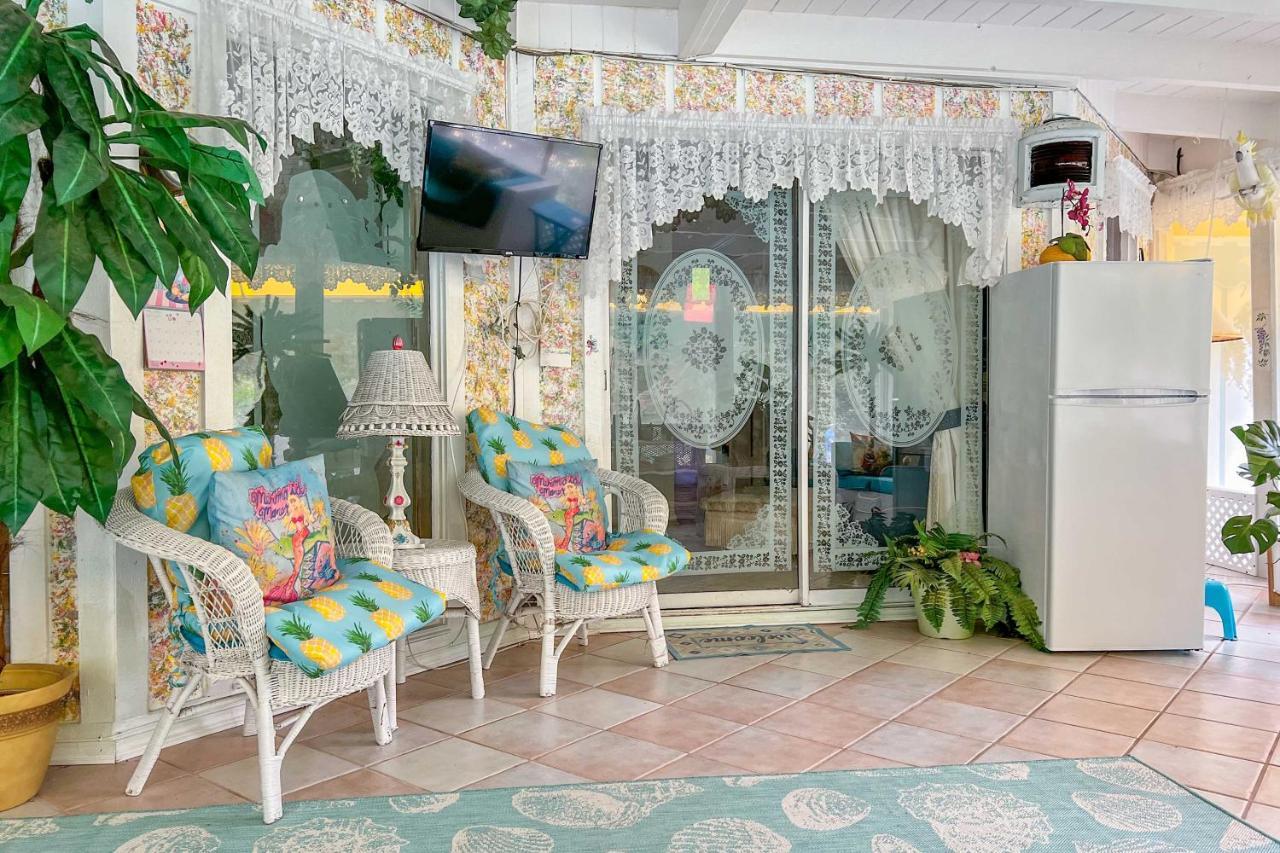 Pams Mermaid House With Riverfront Yard And Lanai! Weeki Wachee Exterior foto
