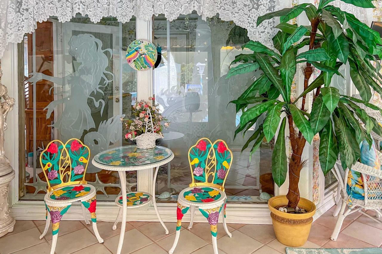 Pams Mermaid House With Riverfront Yard And Lanai! Weeki Wachee Exterior foto