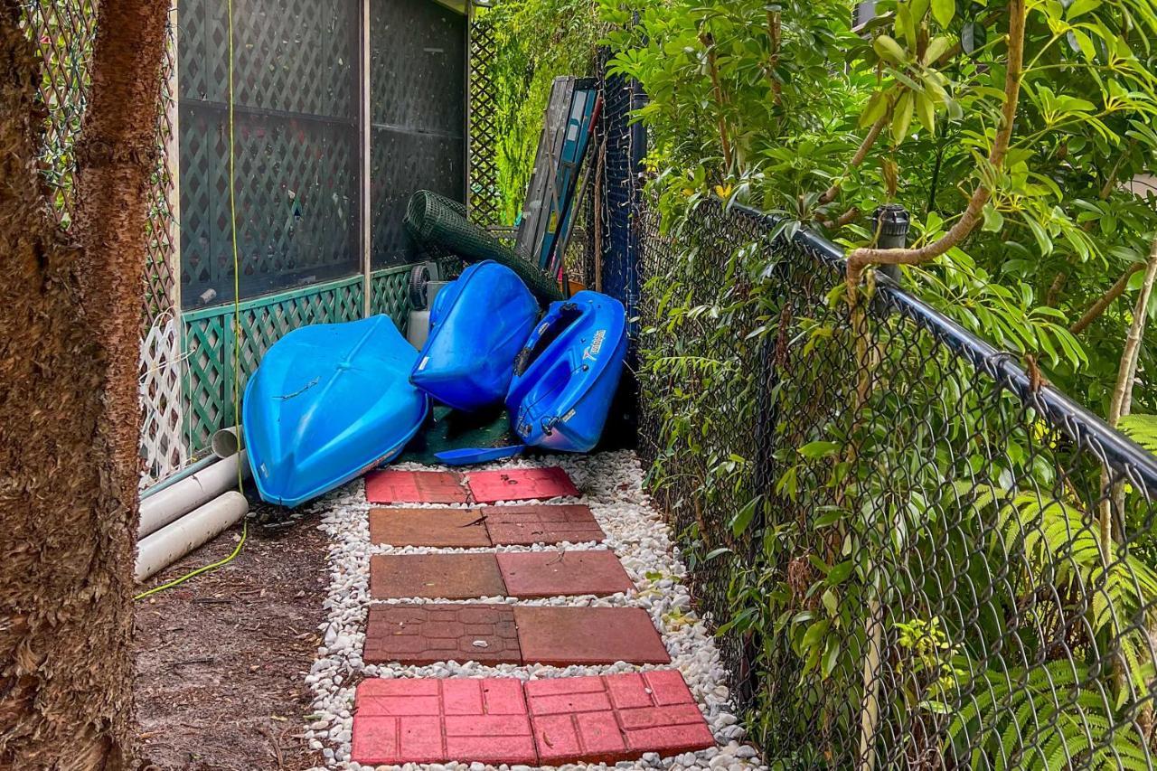 Pams Mermaid House With Riverfront Yard And Lanai! Weeki Wachee Exterior foto