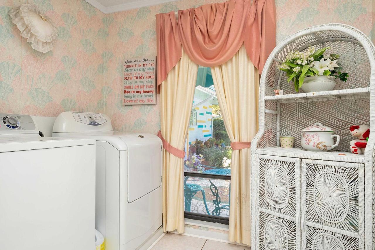 Pams Mermaid House With Riverfront Yard And Lanai! Weeki Wachee Exterior foto